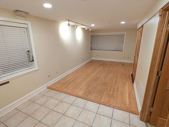 5th image of 4814 Elm St #B