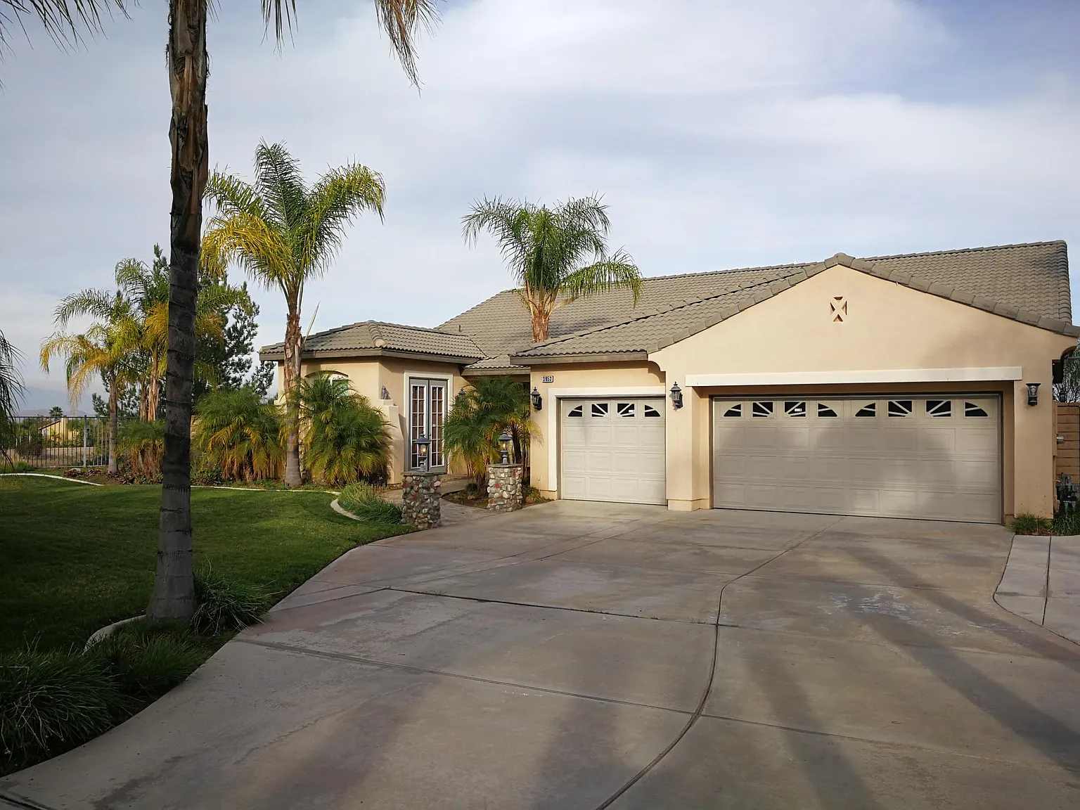 4 bed, 2.5 bath, 3100 sqft, $4,300 — Photo 4