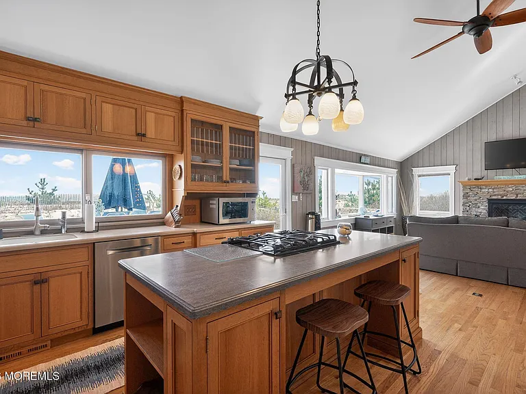 1521 Ocean Ave — Photo 18