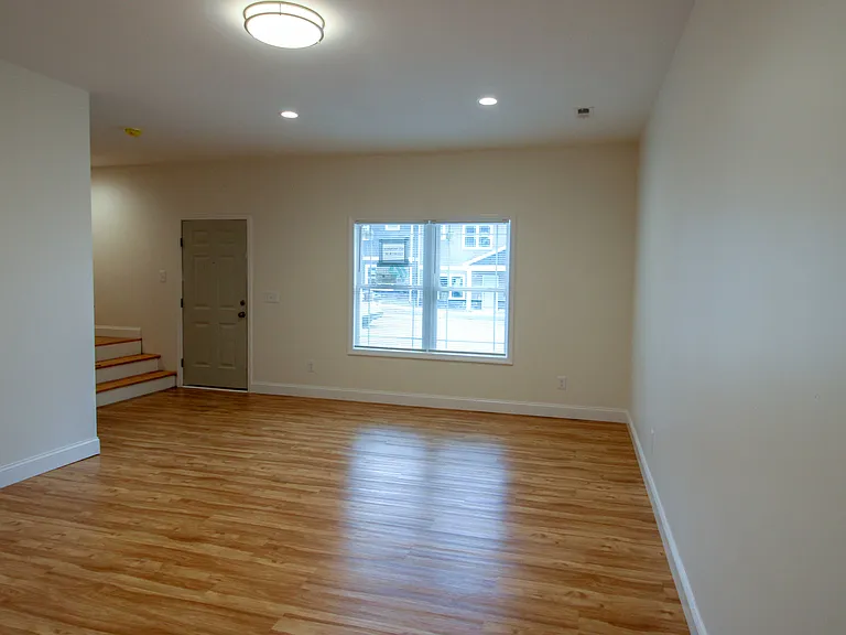 Midway Townhome — Photo 37
