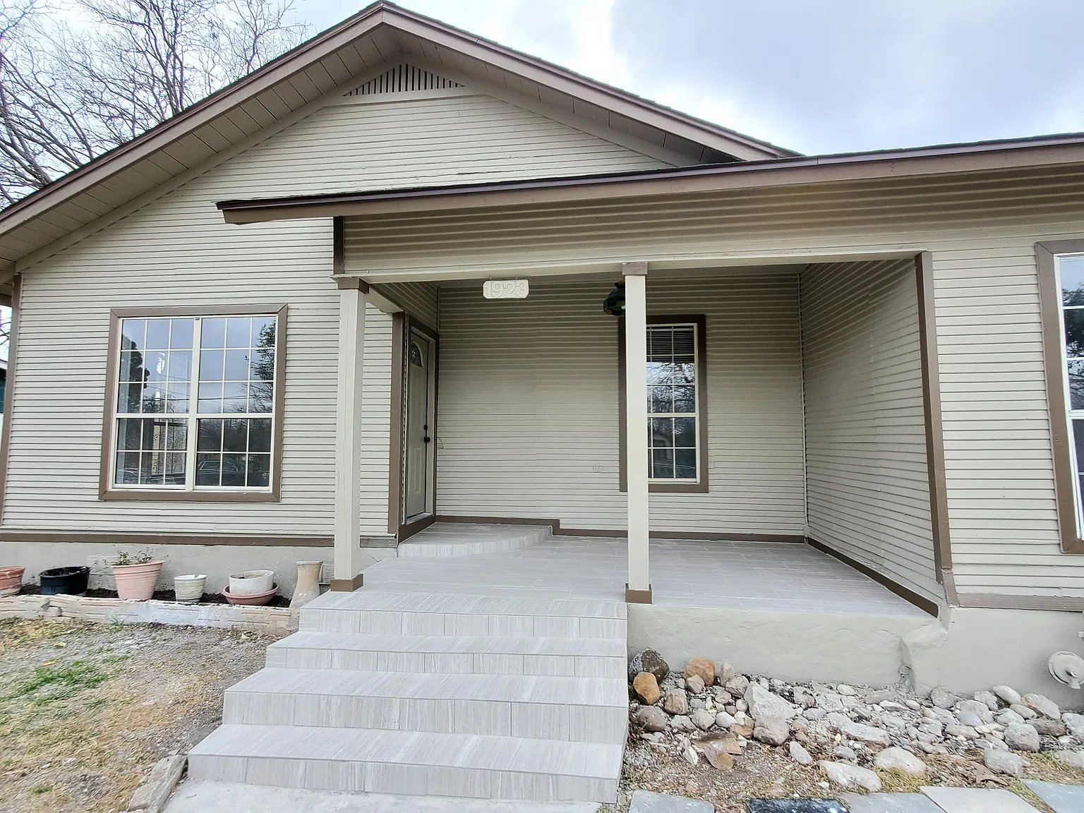 Poplar - Main House Poplar — Photo 3