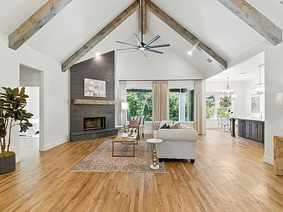 5th image of 1001 Trinity Oaks Rd