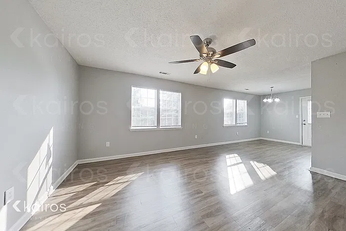 3 bed, 2.0 bath, 1307 sqft, $1,495 — Photo 3