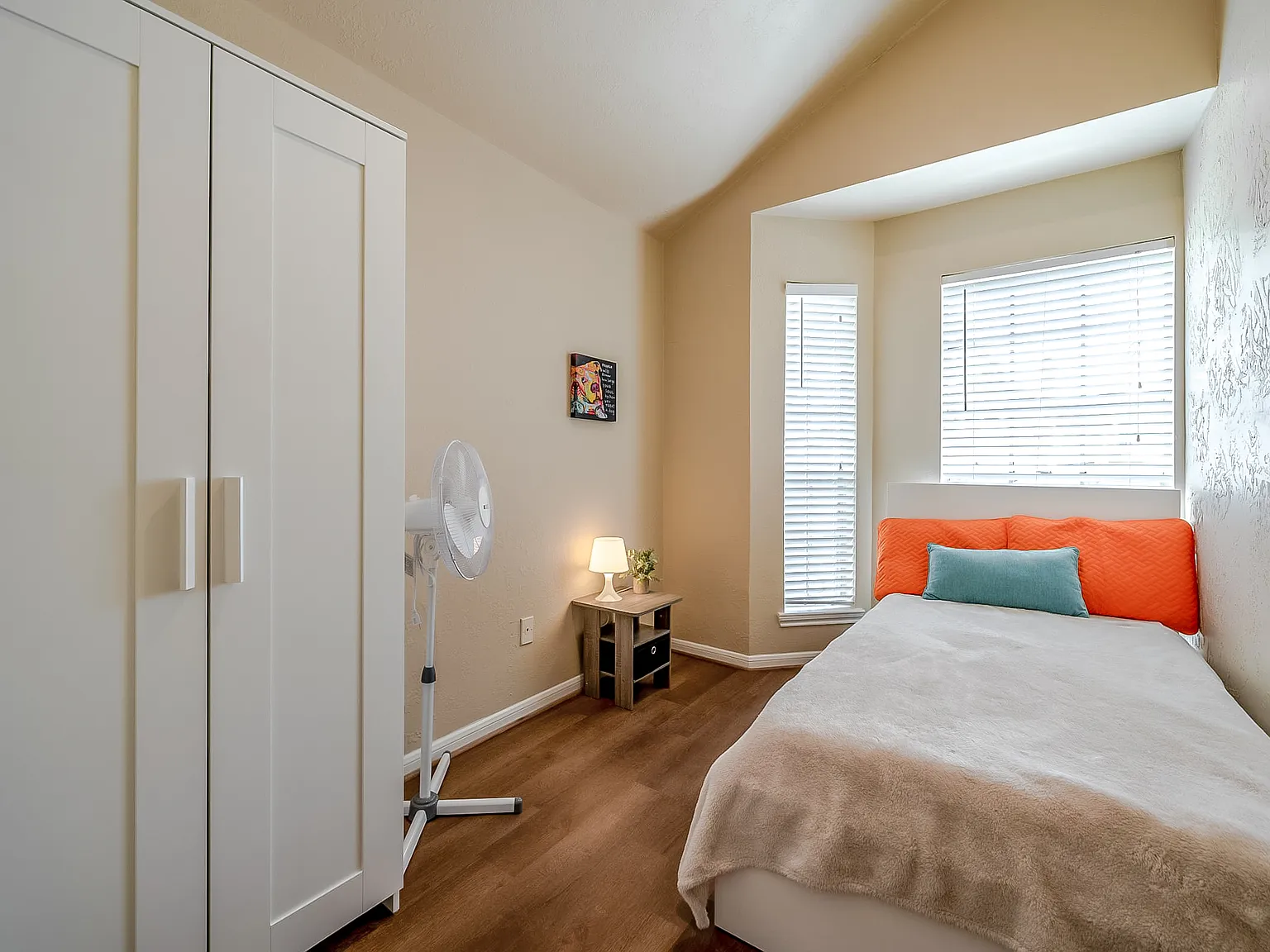 4 bed, 2.0 bath, 1752 sqft, $702 — Photo 1