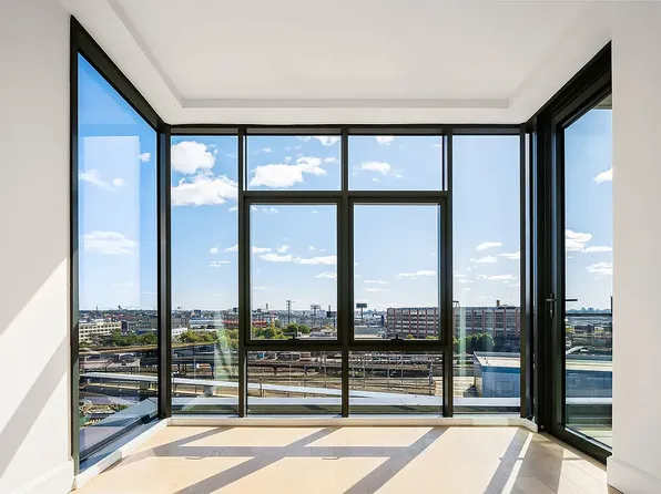 22-18 Jackson Avenue image 1 of 16