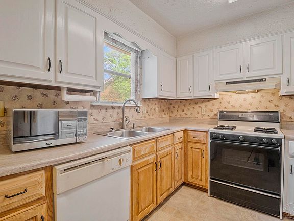 5th image of 8603 Russell Ave