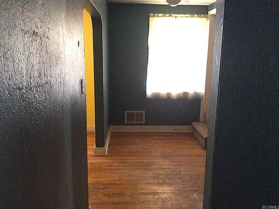 5th image of 100 E Roanoke St