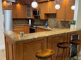1475 SW 8th St APT 606, Miami, FL 33135
