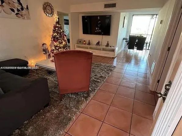 8600 SW 133rd Avenue Road 423, Miami, FL 33183