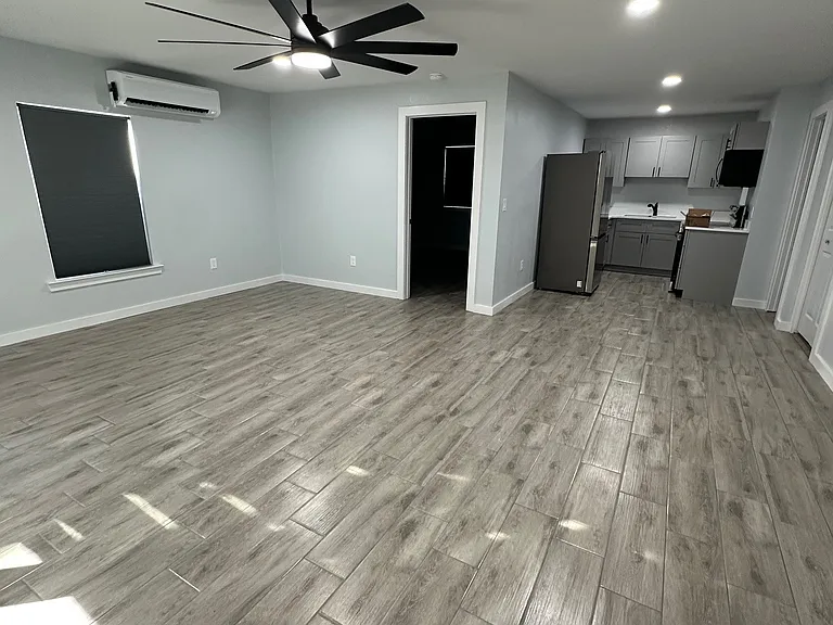 103 N Lovers Ln #A — Photo 3