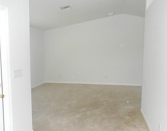 4th image of 107 E 7th St