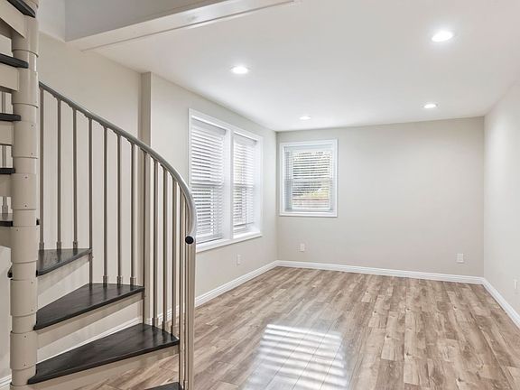 5th image of 744 Onarga Ave