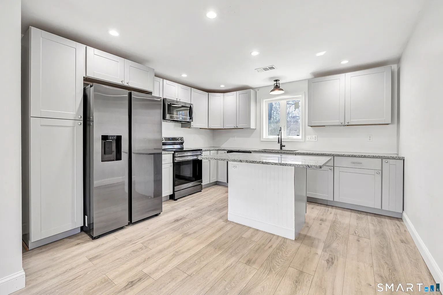 103 Albert Avenue photo 1