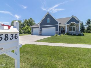 5836 Walnut Springs Blvd, Sylvania, OH 43560