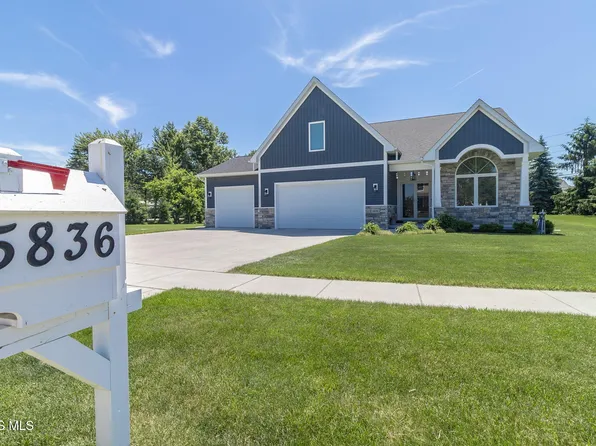 5836 Walnut Springs Blvd, Sylvania, OH 43560