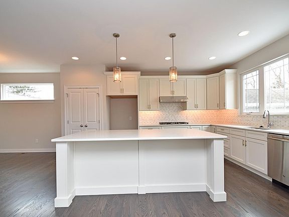 3rd image of 4918 Fairview Ave