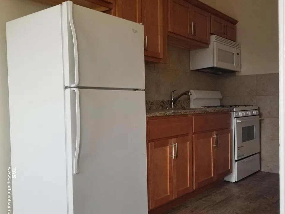 2712 N Milwaukee Ave #208