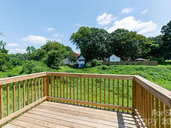 2nd image of 309 Riley Ct