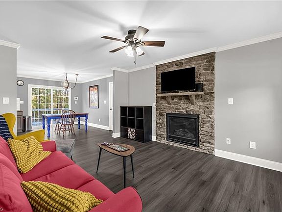 4th image of 223 Twin Creeks Dr