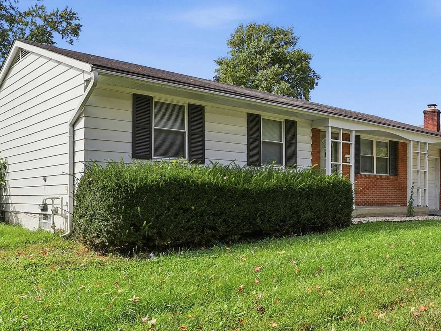 3 bed, 1.0 bath, 928 sqft, $1,650 — Photo 2