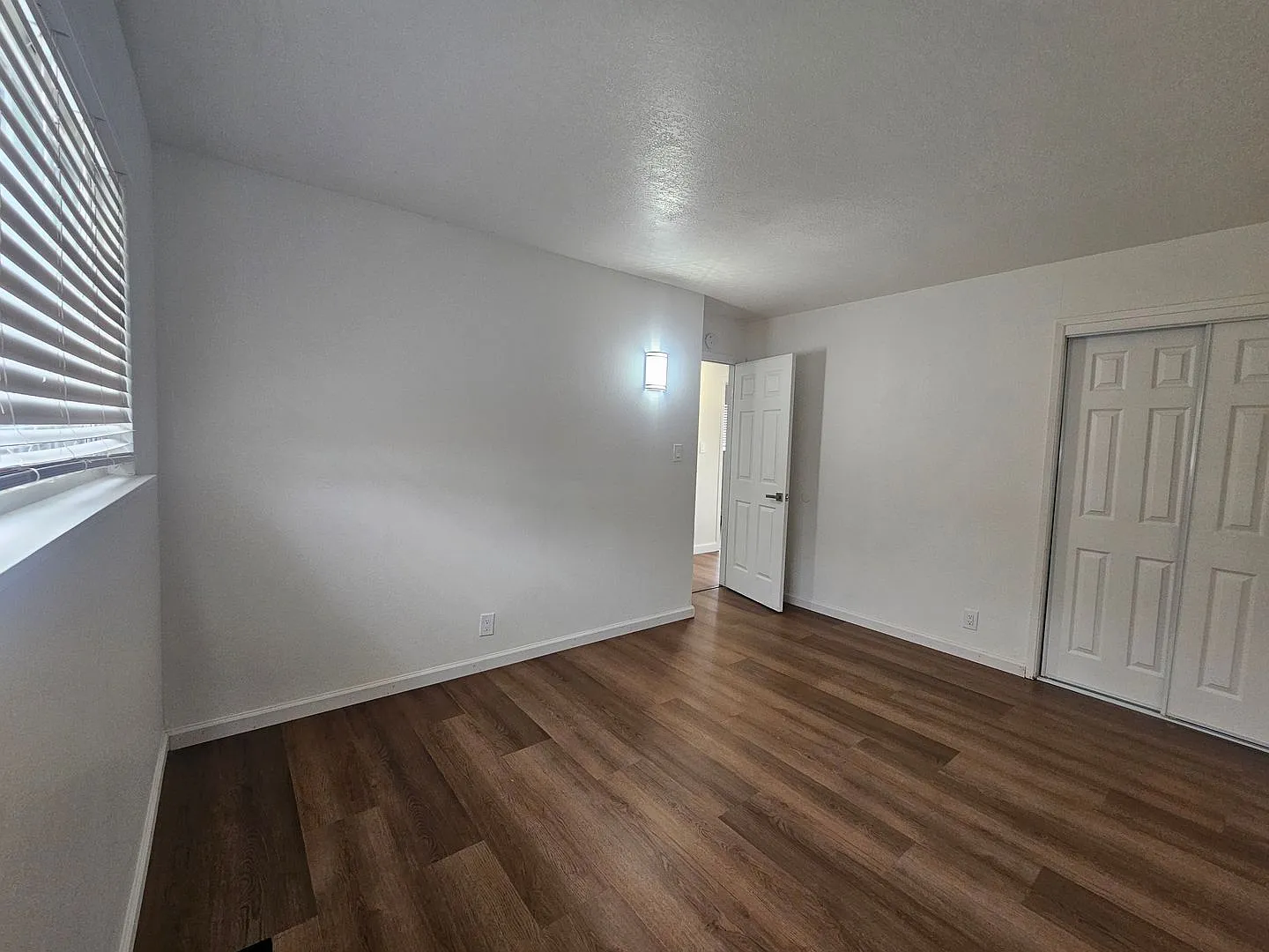 3 bedroom 2 bathroom Sunny Updated home Near Community Park — Photo 3