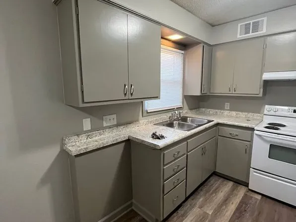 307 E 16th St N #4, Newton, IA 50208