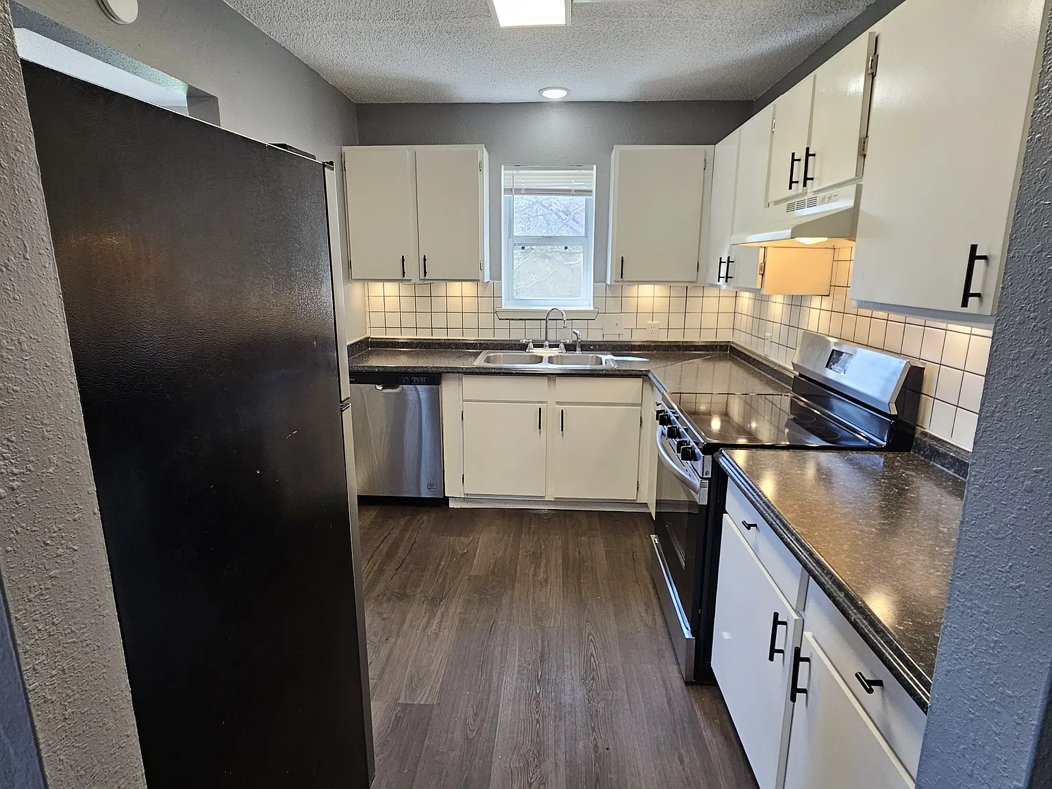 3 bed, 1072 sqft, $1,175 — Photo 3