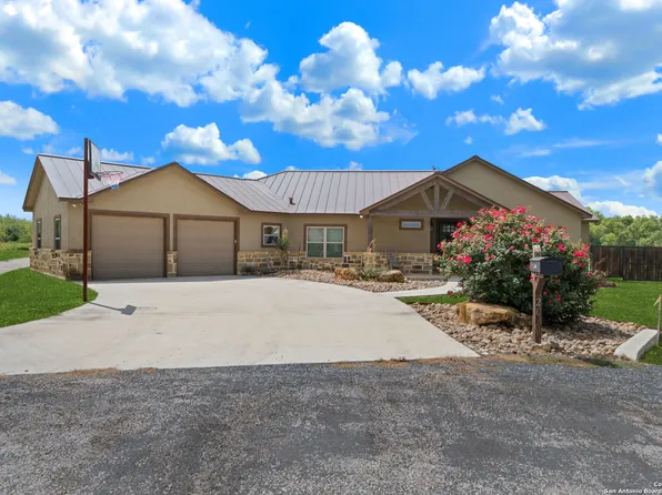 200 BRYAN DR, Jourdanton, TX 78026