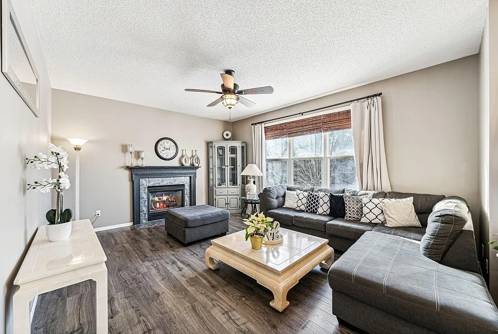 5 bed, 3272 sqft, $3,700 — Photo 4