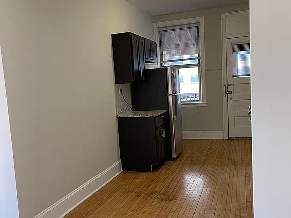 5th image of 833 W Leland Ave APT 3R