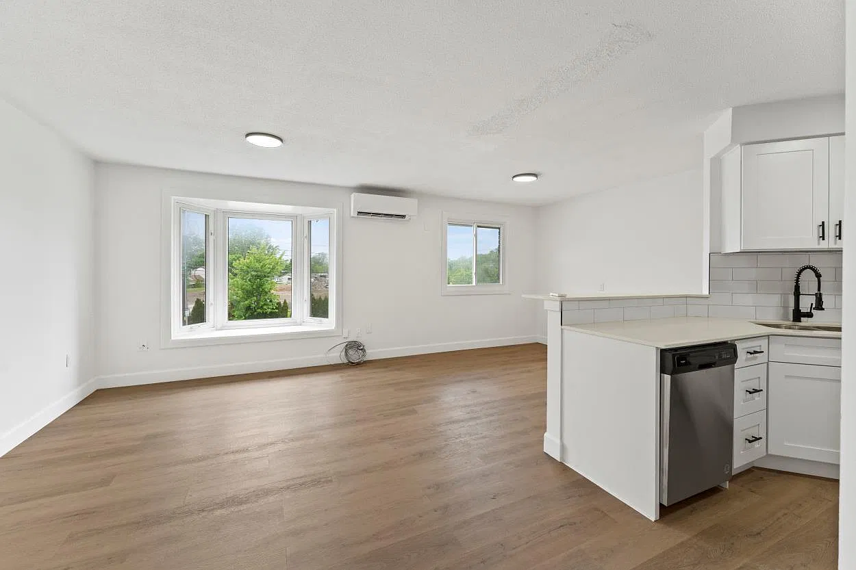 388 Park Avenue East — Photo 4