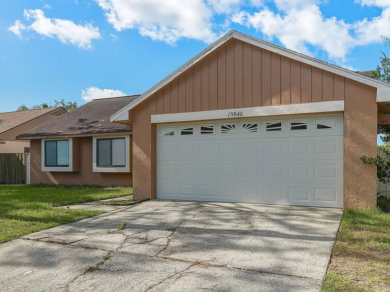15846 Country Lake Dr — Photo 2