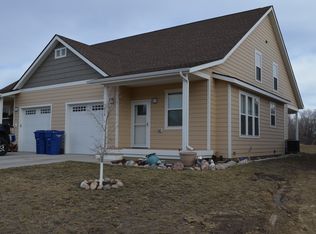 316 6th Ave NW #2-1, Beulah, ND 58523