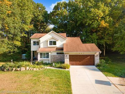 307 Rosario Ln, White Lake, MI, 48386
