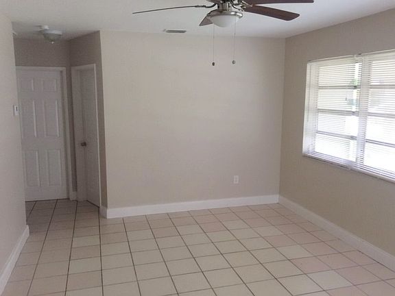 3rd image of 2719 Bahama Dr