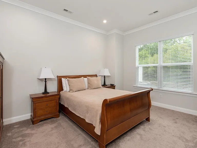 147 Heathbrook Ln — Photo 11