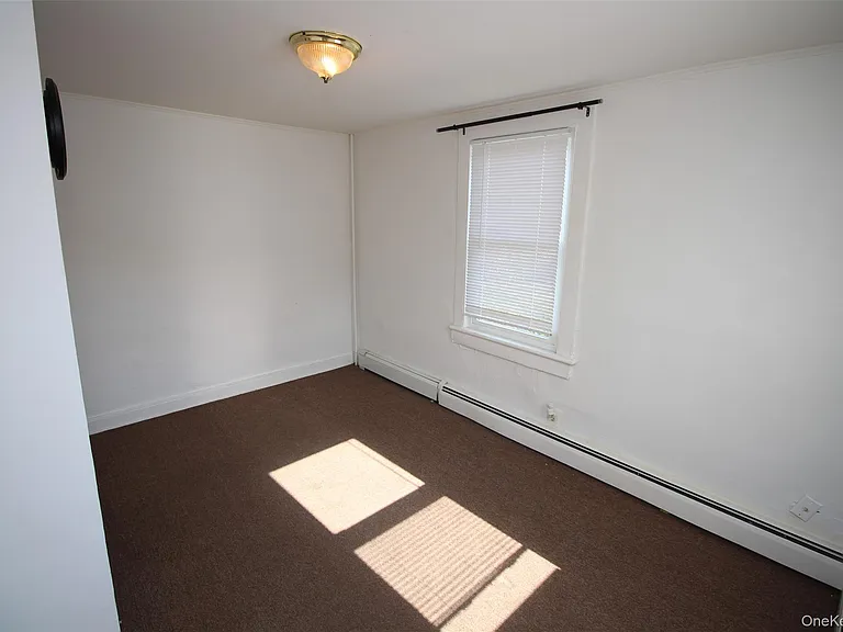 4 Schoolhouse Ln — Photo 8