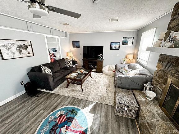 4th image of 1021 Brentwood Ave
