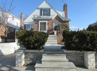 6453 Ellwell Cres, Rego Park, NY 11374