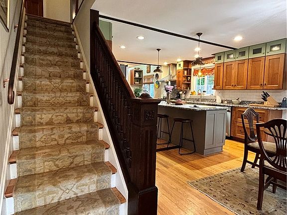 5th image of 521 Scott Ave
