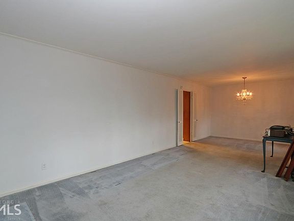 4th image of 516 S Woodland Dr SW #0