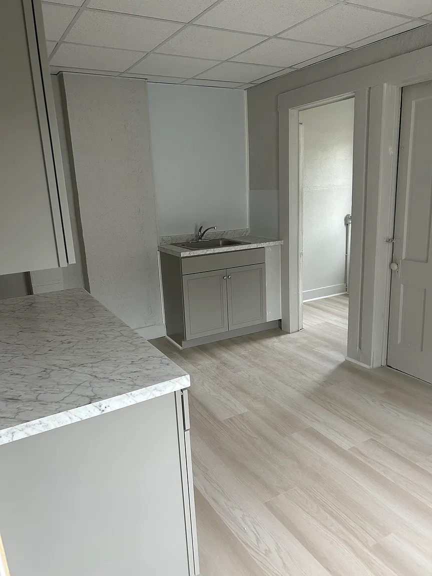 327 W Grand Ave photo 1
