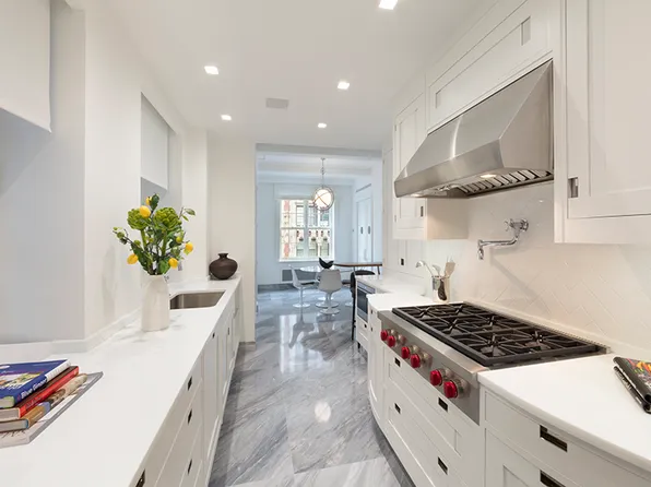 21 East 66th Street image 5 of 25