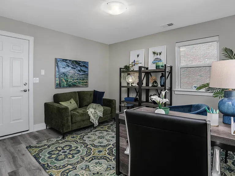 777 Canterbury Ln — Photo 4