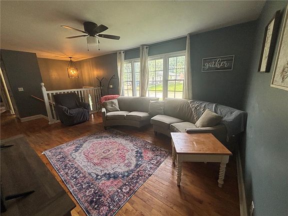 4th image of 1410 Ridgeway Dr