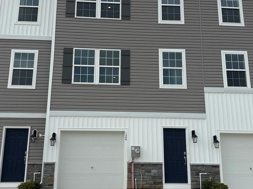 124 Essex Dr