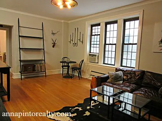 Sold by Anna Pinto Realty | media 13