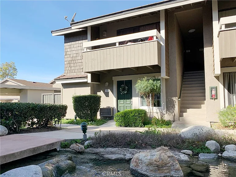 55 Streamwood — Photo 3