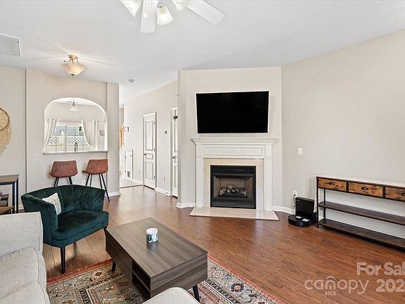 5th image of 849 Lacebark Dr #218