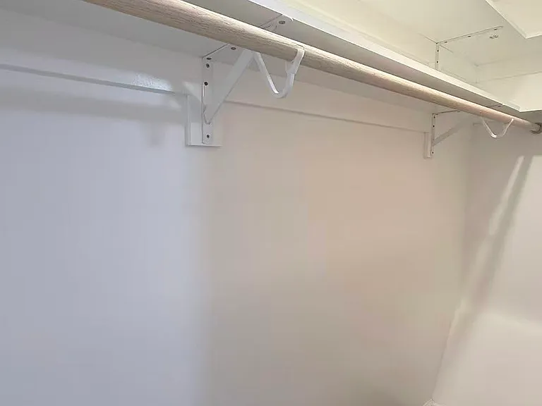 Walk-in closet 1
